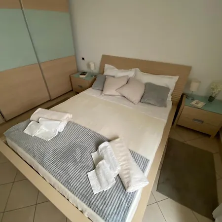 A Due Passi Dal Mare بيت للعطل فياريجيو